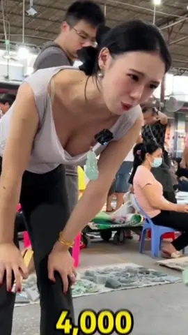 2580完成粉丝的心愿，这样的九龙护主牌你们喜欢吗？还有什么心愿，赶紧告诉小蕊！翡翠 九龙护主牌 翡翠挂件#翡翠 #翡翠挂件 #翡翠山水牌 #山水牌 #fyq #新加坡 #台湾 #生肖守护神 #西方三圣 #貔貅 
