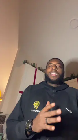 Fumbled bad 🤦🏾‍♂️🥴 #viralvideo #fyp #marriedlife #niketech #teamhubby #teamwifey #funnyvideos #illtakeboth 