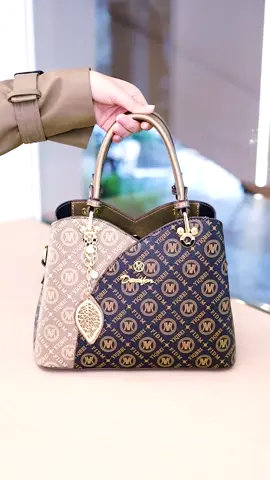 An everyday choice and an elegant companion, this bag is your interpretation of elegant life