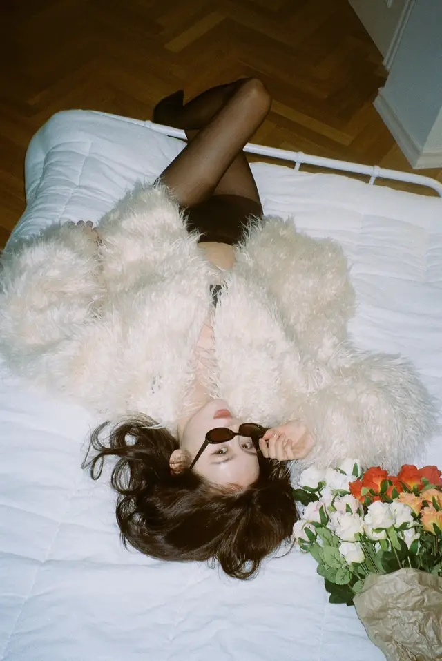 new wallpapers 🖤  #fyp #foryou #furcoatseason #OOTD #modeing #slavicgirl 