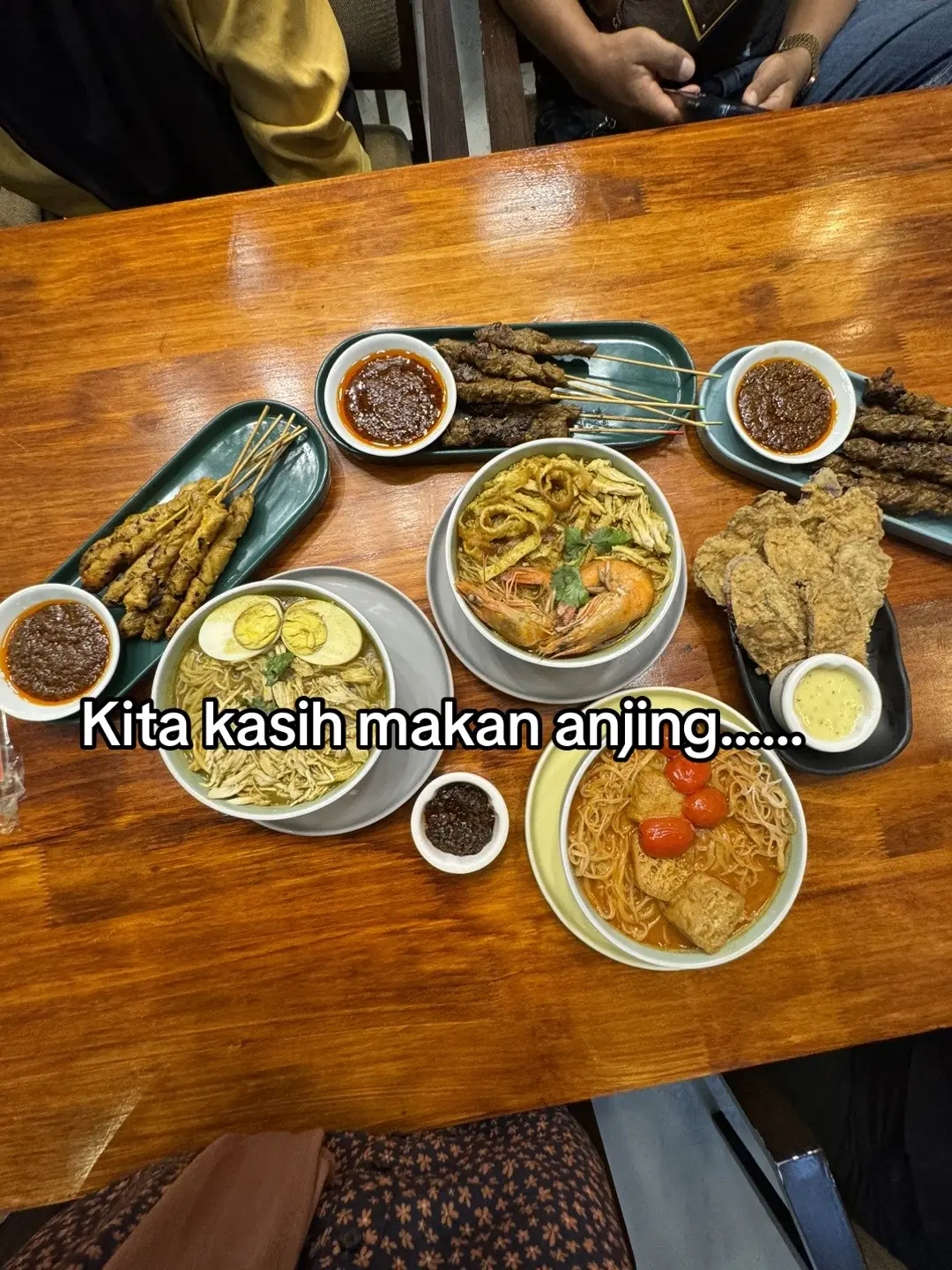 Qoute hari ini : Kita kasih makan anjing sekali maka anjing itu akan setia sama kita. Kita kasih makan manusia berkali kali manusia berkhianat sama kita.. #simissnena  miss akan up beberap vedio di mana miss makan ni heheh nmpk menarik ? sedap ka kamu rasa ? nty miss up kan #sabah #malaysia #tiktok #Foodie #alhamdulillah #borneosatay 