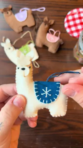 I’ve been working on all my personal Christmas gifts this week! My kids’ school’s mascot is a llama so these were the obvious ornaments to make for teacher gifts. 🦙🎄  #modernembroidery #fiberart #embroideryart #handstitched #dmcembroidery #bordados #feltart #ornaments #llama #christmas 