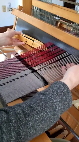 My first time weaving in my new home! #fiberartistsoftiktok #weavers #artistsoftiktok #pittsburghartists #asmrvideo #craftingsounds #traditionalcrafts #handicraftmaking 