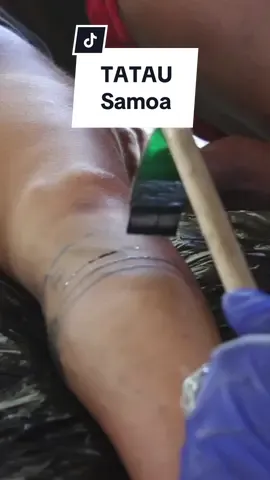Můj další suvenýr z Polynesie. 🤩 #tatau #handpoke #polynesian #polynesia #tattoo #samoa #tetovani #polynesiantattoo #tattooart #handtap 