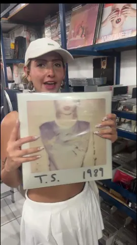 querem ver o que eu comprei nessa lojinha MARAVILHOSA?? comentem ai #taylorswift #taylorsversion #swifttok #swiftie #swiftok #TaylorSwift #fyp #fy 