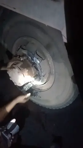 udah seneng pulang bongkar jam 9 eh ketemu temen velg retak sehelai, alhasil sampe rumah jam 2🥺🥺 #drivermudapunyacerita #harusfyppppp #truckcpokalimantan #squadhino500 #truckcpokalimantan #fypシ゚viral #fypdongggggggg #ikuttrend 