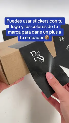 ¿Listo para que tu producto destaque desde el primer momento que le echen el ojo?✨👀  #emprendimiento #tipsemprendimiento #empaquespersonalizados #papeleria #papeleriapersonalizada #diseñopapeleriasocial #branding #diseñodeempaques 