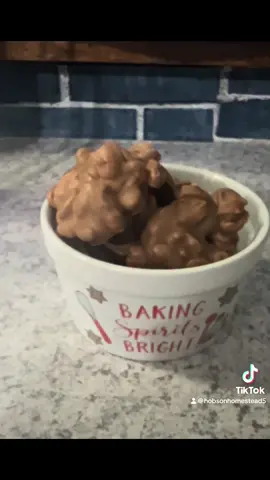 10/10 would recommend! Got recipe from @CreativeCookingCouple #christmastreats #holidaybaking #tistheseason #christmasgoodies #easysimplerecipe #peanutbutterandchocolate 