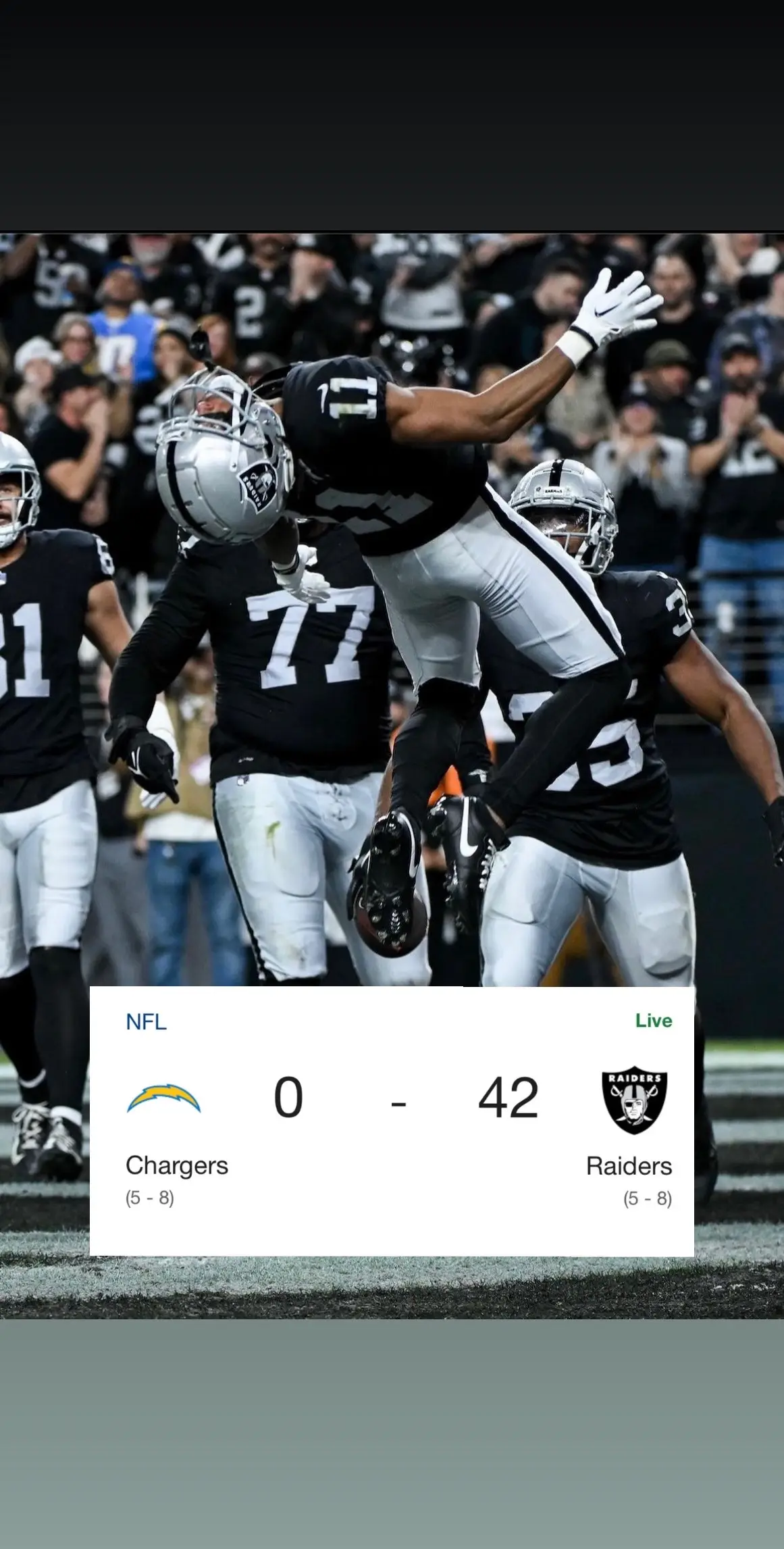 Oh wow. #tnf #raiders #wow #halftime 