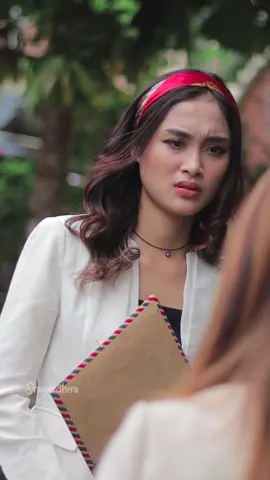 Indigo kadang ga bisa bedain hantu sama manusia? #SerialTikTok #TikTokTainment #TikTokSeries #TikTokSeriesFuture #drama #rayamahera #suneedaycreative #dramatiktok #viraltiktok #kehidupan #orang #indigo #hantu #misterius #manusia 