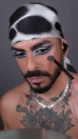 Category is : FIERCE glam xmas party 🪄 Products used : Primer, black and white pencil @nyxcosmetics_ch @nyxcosmetics @nyxcosmetics_france  Concealer @lancomeofficial  Setting Powder @hudabeauty  Bronzer @narsissist  Eye shadow primer @maccosmeticsswitzerland  Palette @ucanbemakeup  Liner @kikomilano  Highlighter @jeffreestarcosmetics  Mascara @essence_cosmetics  Strass @amazon  #makeup #makeupriktok #glam #glamour #glammakeup #blackandwhite #makeupoftheday #liner #cateye #unapologetic #boysinmakeup 