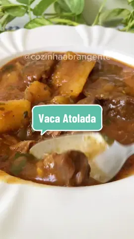 Segue para mais receitas e já salva essa pra não esquecer ☺️ Vaca Atolada: Azeite  Músculo  Sal Pimenta  Cebola  Alho Pimentão Tomate Páprica  Cominho Molho de tomate  Louro  Macaxeira  Coentro  Cozinha o músculo por mais ou menos 30min na pressão, coloca a macaxeira e cozinha por mais 20-30min. Finaliza com coentro.  #receitas #vacaatolada #macaxeira #musculonapressao #receitafacil #carnedepanela #toktokrecipe #food #Foodie #foodtiktok #tiktokreceita #cozinhaabrangente 
