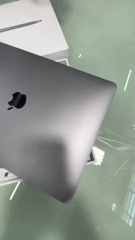 MacBook Air 13’’ Late 2020 Apple M1 8GB RAM 256GB SSD R$5889 em 6x no cartão sem juros! Obs: peça única, produto sujeita a venda a qualquer momento. #apple #macbook #notebook