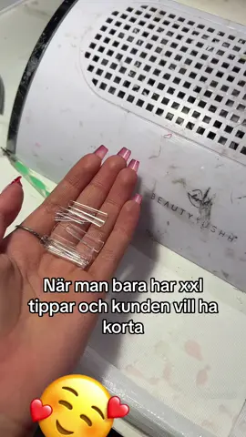 The pain is real😭#christmas #nails #foryou #fyp #foryoupage #naglar 