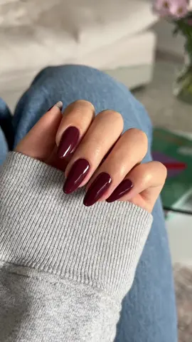 with a hint of brown,, so gorg 🫶 #nails #nailinspo #fyp #burgundynails #darknails 