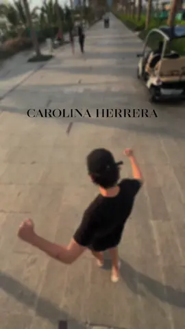 Especial Natalino com @Carolina Herrera. 212 VIP Black Eau de Parfum, grande opção de presente de final de ano. Destinado a homens confiantes que sabem jogar o jogo da sedução de Herrera. Não basta ir à festa, seja a festa…⭐️ #212 #carolinaherrera *publicidade