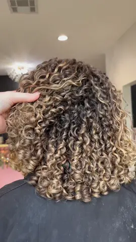 The most beautiful curls 😫 #keratincomplextreatment #kctexturetreatment #kctexture #curlykeratin #curlenhancing #curlspecialist #curlyhaircheck #curlycutspecialist #curlycuts #drycurlyhair #lakecharlescurlycut #lakecharlessalonandspa #greenscreenvideo 