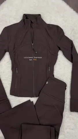 The perfect chrismas present ! 🤎 @lululemon #giftsforher2023 #christmasgiftsforher #lululemonespressoset #lululemondefinejacket #brownset #christmasgiftingideas #lululemonset #clothinghaul #fallfashiontrends 