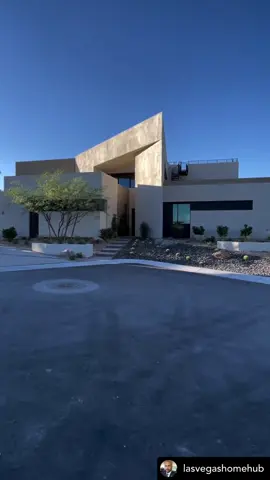 Beautiful contemporary design home in Vegas? 🤩  Via : lasvegashomehub  #luxury #house #Home #modernhouses #realestate #fypシ #foryou #dreamhouse #luxuryhouse #modernhome #vegas  #myhome  #hometour  #housetour  #houseinspo 