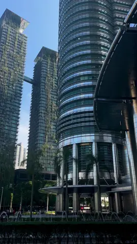 Big city life #dmanapoff #malaysia #kualalumpur #towers #city 