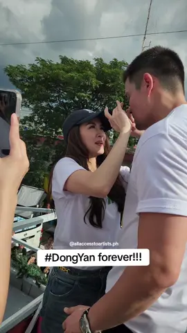 GOALS!!! 💛💛💛  @Marian Rivera and Dingdong Dantes at the #MMFF2023 Parade of Stars! Watch Marian and Dingdong in #RewindMMFF this Dec. 25! #MarianRivera #AllAccessToArtists #fAAAmily #fy 