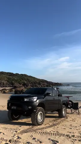 Black is better 🥵 #n80hilux #beach #hilux #toyotahilux #viral #lux 
