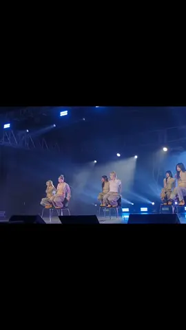 moon pt.2 #aisha #eu #sihyeon #onda #mia #yiren #everglowmexico #everglow #everglowconcert #everglowmoon #kpop #moon #danceonchair 