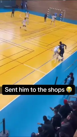 Not sure what is better, the skill or the reaction 😂😭🏃🏼‍♂️ IG/yannck94 #football #skills #futsal 