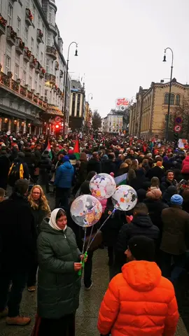 25.000 people out in the streets for Palestine in Oslo, Norway today🇵🇸❤️ For 2 months we have weekly many demonstrations, but the world leaders doesn't listen.  We don't give up!!! 🇵🇸❤️ louder louder not a war, #genocide is crystal clear.  #freefreepalestine🇵🇸🇵🇸✊🏿✊🏿 #stoptheoccupationofpalestine #stopthegenocide #Labarnaleve 