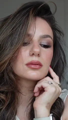 A festive smokey eye.  @VictoriaBeckhamBeauty Mini Haul Try On Single Shadow: Mink Liner: Fig & Cinnamon . . . #victoriabeckham #victoriabeckhambeauty #liner #makeup #smokyeyes #minkeyeshadow #victoriabeckhameyeliner #beauty #tutorial #makeupartist #makeuplook #grungymakeup #smokeyeyes #grwm #grwmroutine #smokeyeyelook 