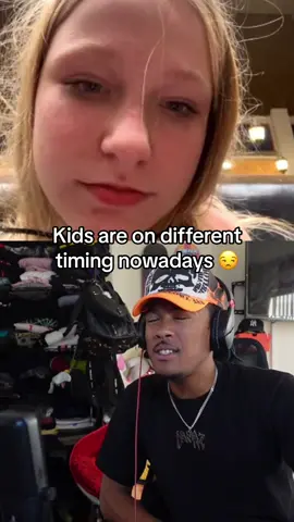 “Im just seeing” 🤓  Twitch @BbyYoshando or link in bio 📲 #bbyyoshandolive #bbyyoshando 