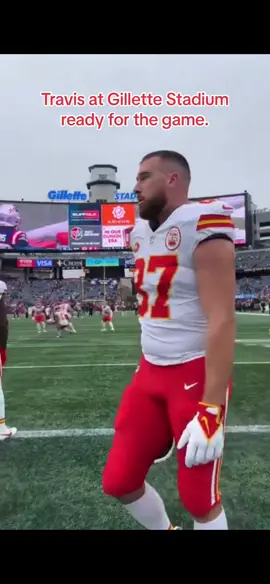 @Travis Kelce pregame- ready to get things started. Will KC get the W? Lets go Trav!! @Taylor Swift #swiftok #tayvis #swelce #kansascitychiefs #nfl #bigboi 