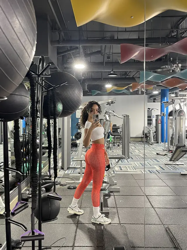 🧡 #gym #foryou #fyp #fy #foryoupage #GymTok #academia #gymoutfit #gymrat 