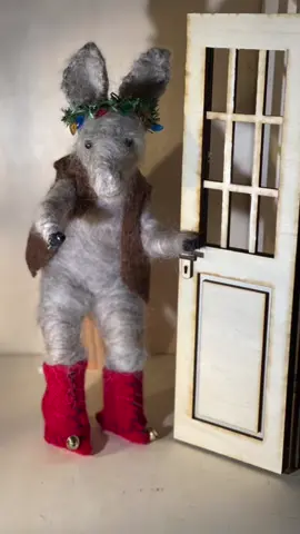 Old Donkey had been living in annold shed and it finally fell down but Old Rat said he could come live in the old barn behind the house. #feltedcreatures #animalstories #storytelling #VozDosCriadores 