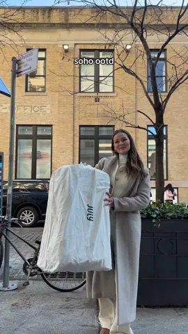 soho ootd & my happy face after picking up my dream luggage🥹🥰 #OOTD #minimalstyle #fyp #outfitinspo 