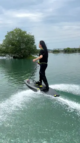 Electric surfboards ，Rivers, lakes and seas, let you fly #surfing #rushwave #jetsurfboard# electric surfboard