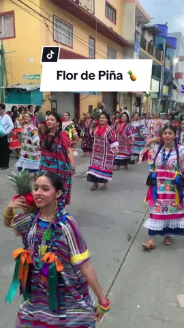 Asi bailan “Flor de Piña” las señoritas de Tuxtepec, en a Guelaguetza en Putla Oaxaca