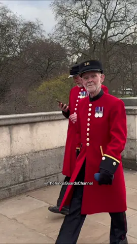 Thank you for your service 🙏 🇬🇧 #fyp #foryoupage #foryou #veteran #london #chelseapensioner #service #kingsguard 