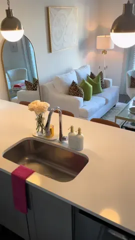 Sunday resets are for the girlies who dont have time to clean during the weeek 🥲  #sundayresetroutine  #sundayresetwithme  #beforeandafter  #relatable  #CleanTok  #cleaningmotivation  #apartmenttherapy  #apartmentdecorinspo  #apartmentaesthetic  #weeklyresetroutine  #weeklyroutine  #cleanhomehappyhome  #fyp 
