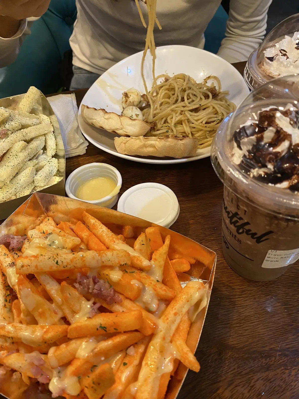 Living so good >>> La na ako pera shems #fyp #trending #foryoupage #Foodie #foodtiktok 