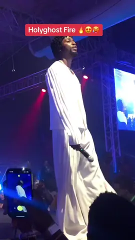 @Omah Lay performed his hit single’Holy ghost’🎵 at @BNXN live concert 🔥 #pulseevents #sincerelybnxn #stackednxn #buju #bujuconcert #bnxnlive #omahlay 