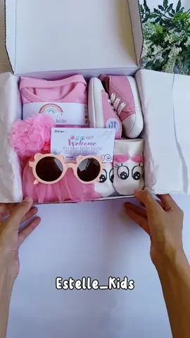 HAMPERS BAYI CEWEK COWOK USIA 0-12 bulan #bajubayi #kadobayibarulahir #kadobayisurabaya #hampersbayibarulahir #hampersbayi #kadobayisurabaya #hadiahbayibarulahir 