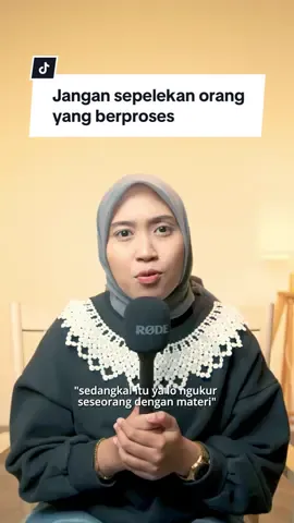 Setiap orang punya tracknya masing-masing, jadi jangan dilihat sebelah mata. Bisa jadi besok dia melebihi kamu 😢 