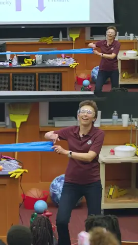 She makes physics fun! #physics #instructor #teachertok #teacher #fyp 