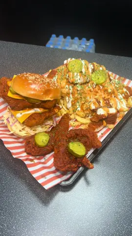 BEST NASHVILLE FRIED CHICKEN SPOT IN LEICESTER?! @Blazin Bird UK #friedchicken #nashville #leicester #foryou #viral #trending #halalmunchies #foodreview #halalfood #explore #reels #Foodie #halal #thatisamunch #foodinleicester #burger #tenders #loadedfries 