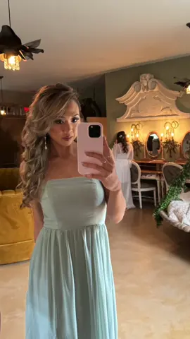 Sorry, mommy? FEELIN’ LIKE T-SWIFT!!!  😍😍😍 #hairtutorial #bridesmaid #fyp #taylorswifthair 