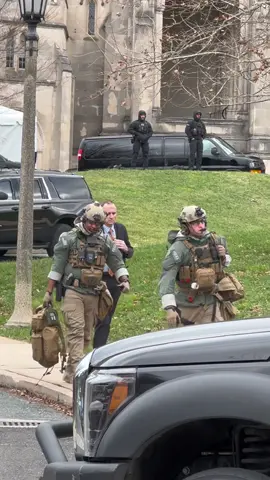 Sevret Service agents at work #secretservice #TheBeast #motorcade #joebiden #funeral #nationalcathedral 