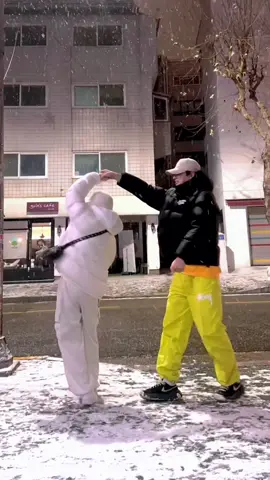 6년째 첫눈 같이 보내는 중☃️🥰 #couple #couplegoals #커플 #カップル #おすすめ #스노우맨챌린지 #추천 