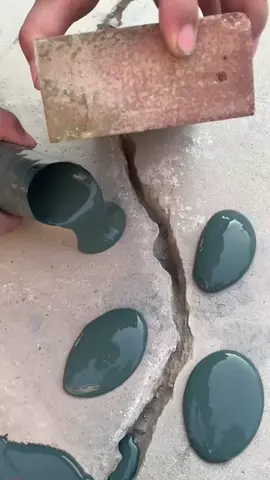 How to seal cracks in concrete