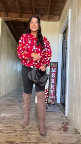 she is festive today!!! #fyp #christmasootd #OOTD #disneyootd #disney #christmas #outfitoftheday #latina #mexican 